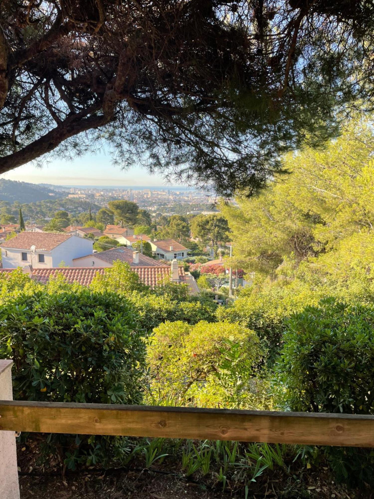 Au Calme Des Pins Avec Vue Toulon