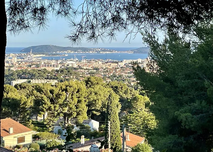 Au Calme Des Pins Avec Vue Mer